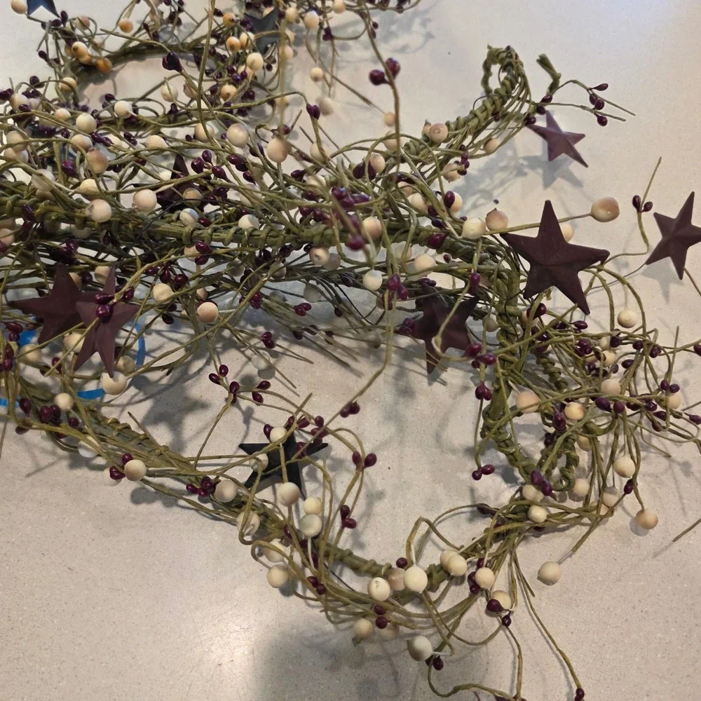 Pip Berry 9' Garland, Candle Rings Set Red Cream Rustic Primitive Christmas Star